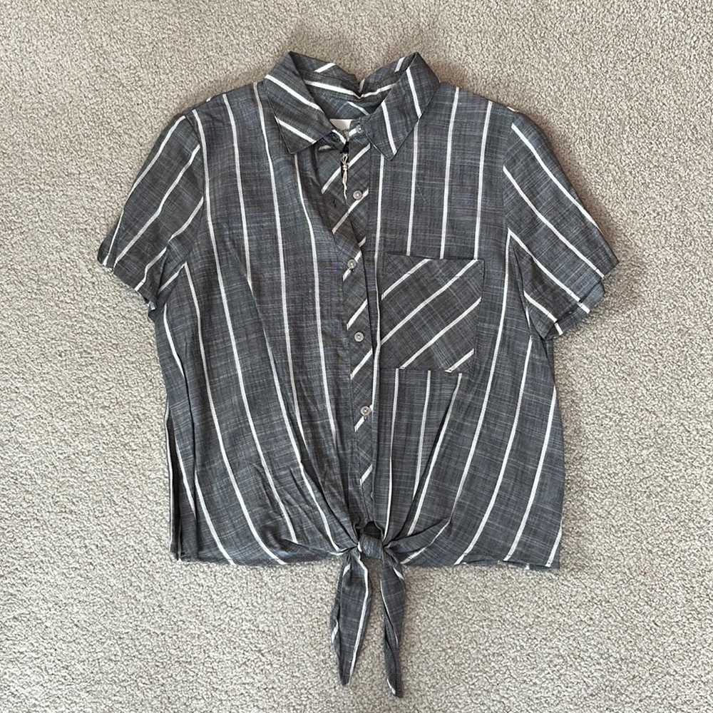 Short sleeve button up